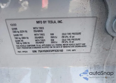 2023 Tesla Model Y Awd/Long Range Dual Motor All-Wheel Drive z USA, uszkodzony, nr VIN 7SAYGDEE5PF635160